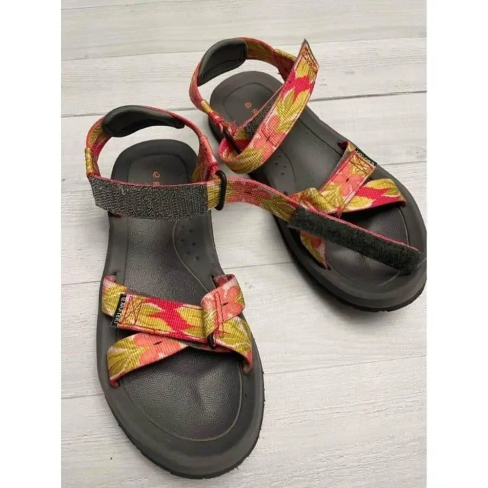 Girls rafters sandals‎ size 4